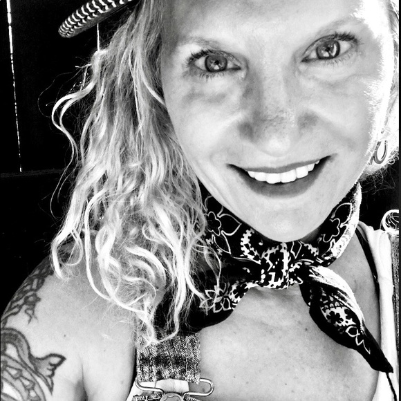 Meet your Posher, Diana - Picture 3 of 4